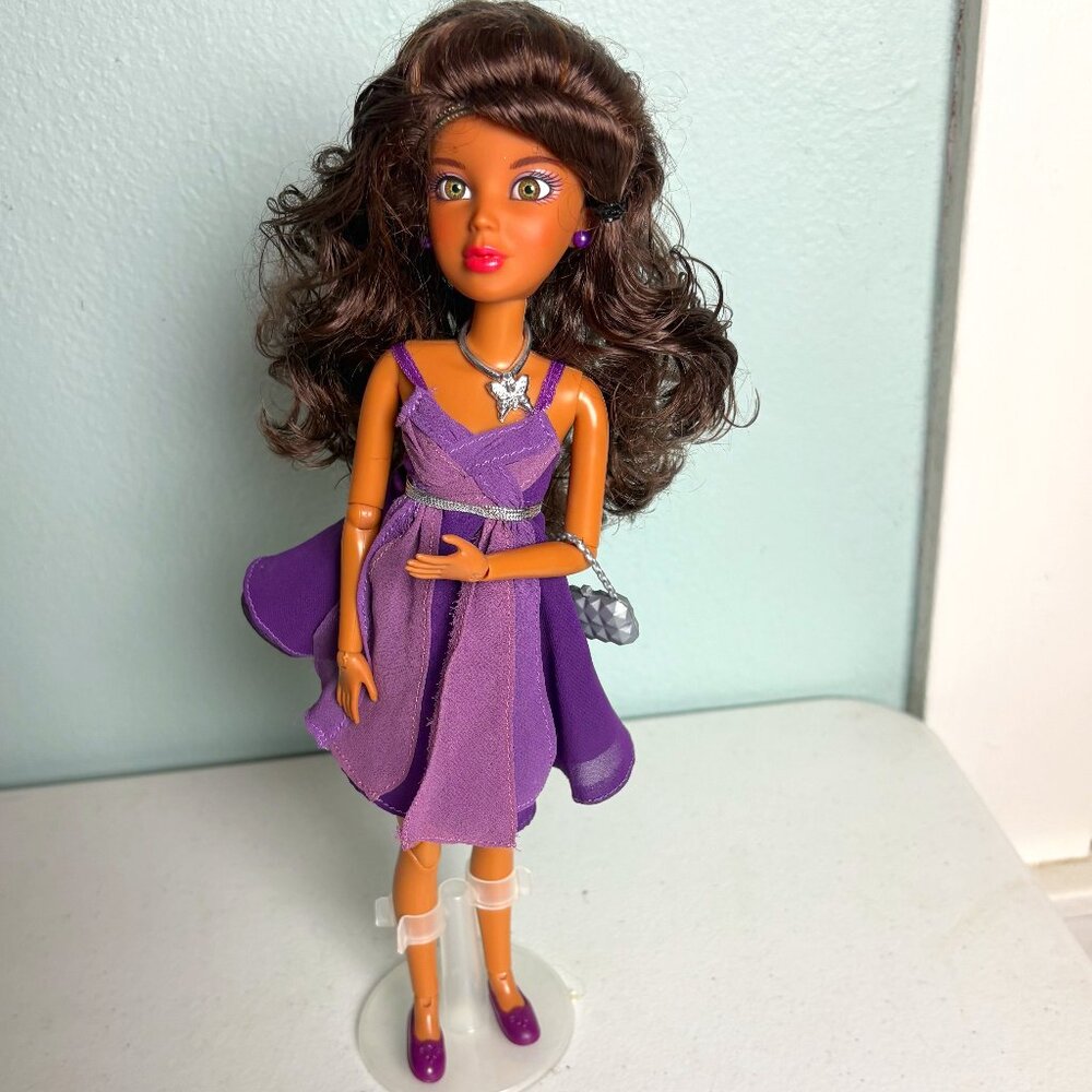 2009 Spin Master Ltd LIV 12" Doll #91023SWMG  Articulated  Brown and Green Eyes